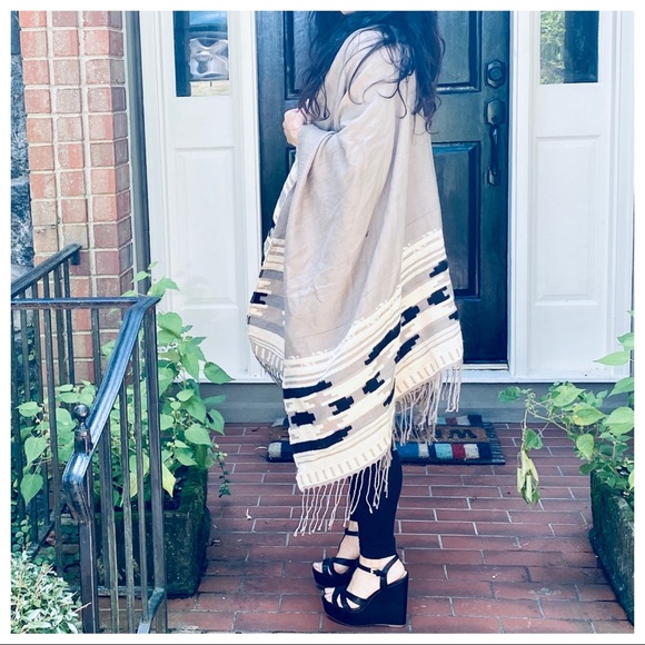 ✨LAST ONE✨ GORGEOUS BOHO PONCHO BLANKET SHAWL - Picture 5 of 7